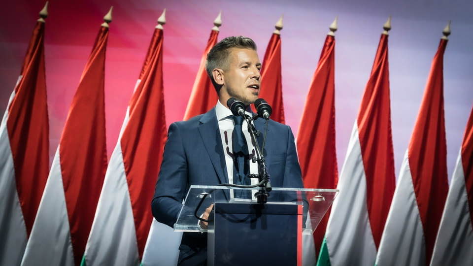 Pészer Magyar fogadalmak „békés rezsimváltás”