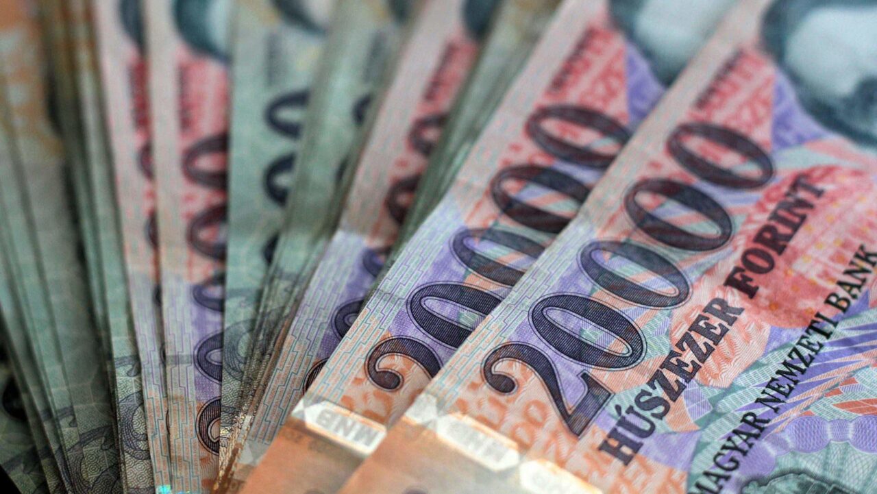 A magyar apa elesik, megtagadta a hitelkönnyenést: az ellenzéki slams biztosítási ágazat